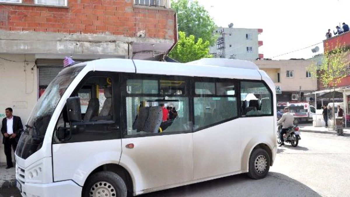 Batman\'da Minibüse Saldırı