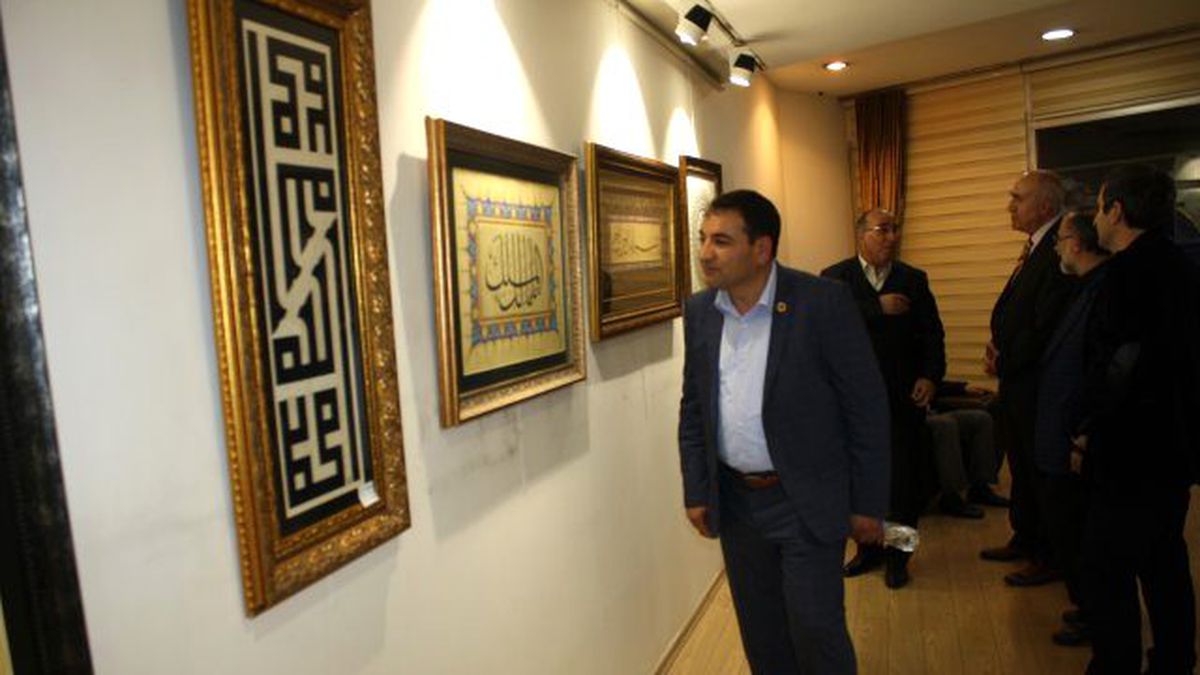Bedrettin Akalın\'ın Hat ve Tezhip Sergisi Kent Meydanı AVM\'de