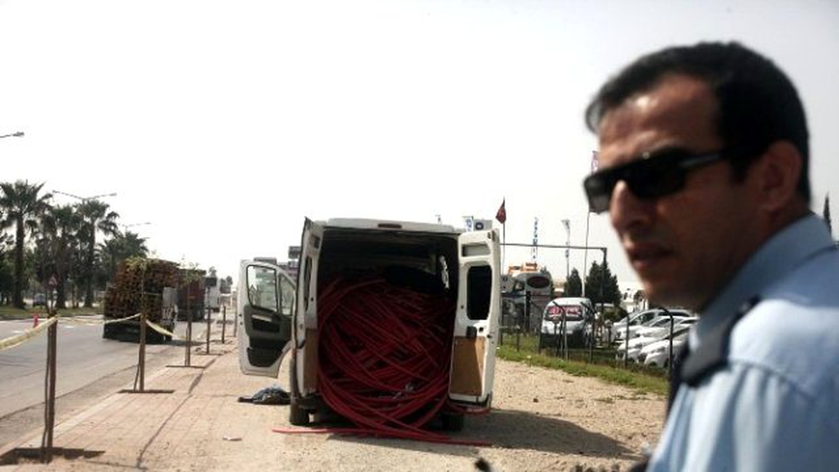 Bomba Yüklü Sanılan Araçtan Çalıntı Kablo Çıktı