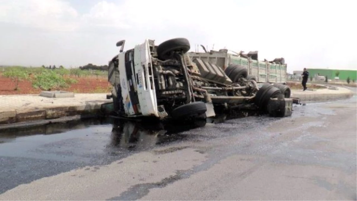 Çalıntı Ham Petrol Taşıyan Kamyon Devrildi