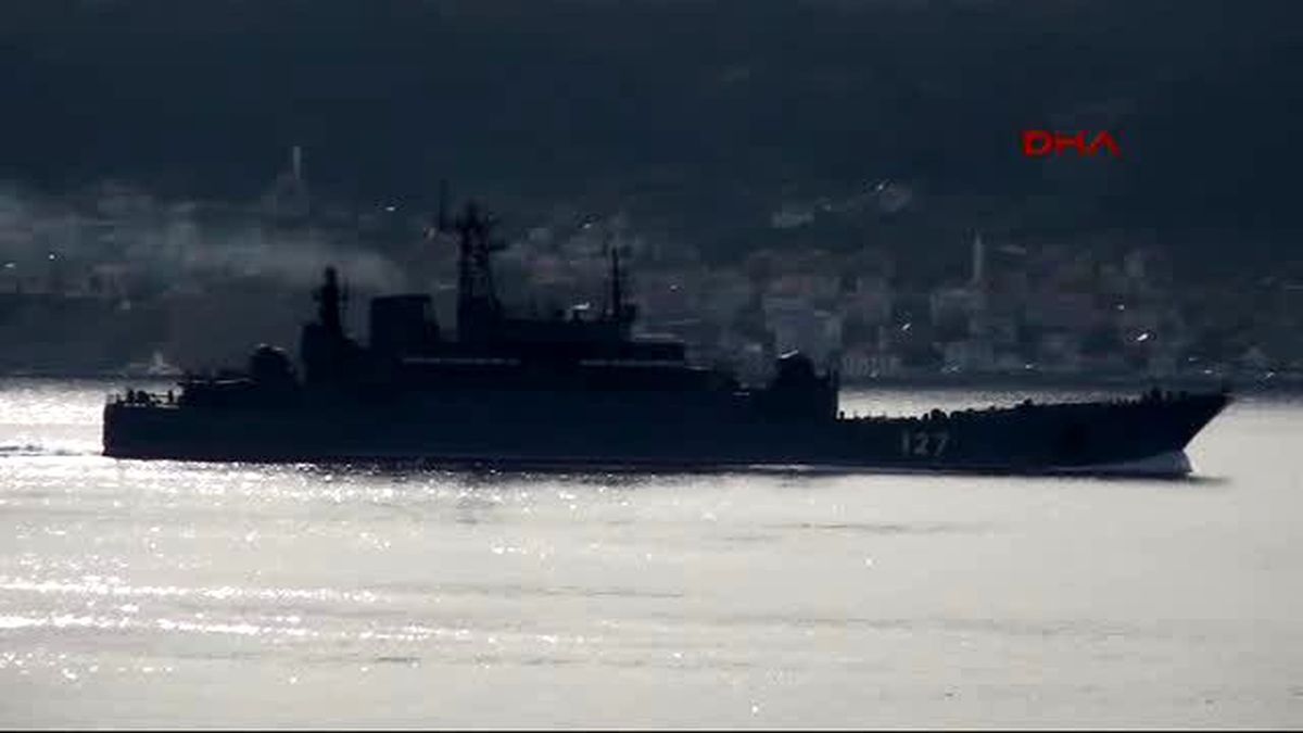 Çanakkale Rus Savaş Gemisi Karadeniz\'e Yol Aldı