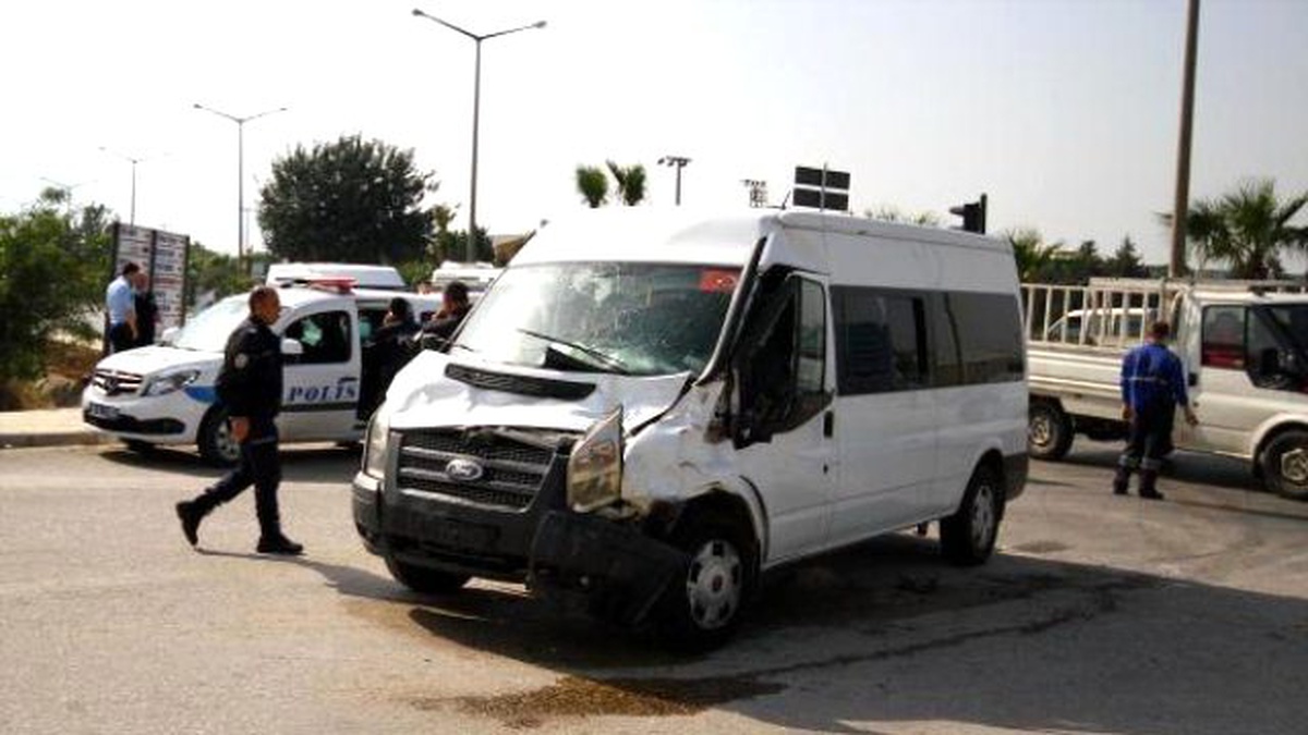 Çevik Kuvvet Minibüsü Kaza Yaptı: 7 Polis Yaralandı