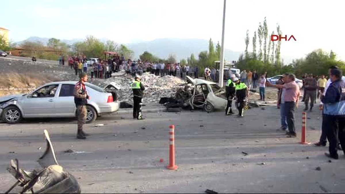 Denizli Üç Otomobil Çarpıştı: 3 Ölü, 4 Yaralı