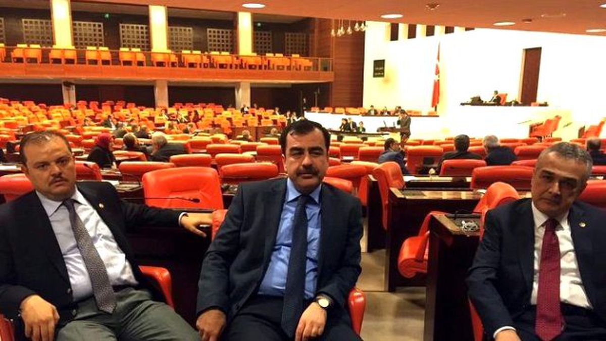Ege\'nin AK Parti\'li Vekilleri Bakan Ramazanoğlu\'na Sahip Çıktı