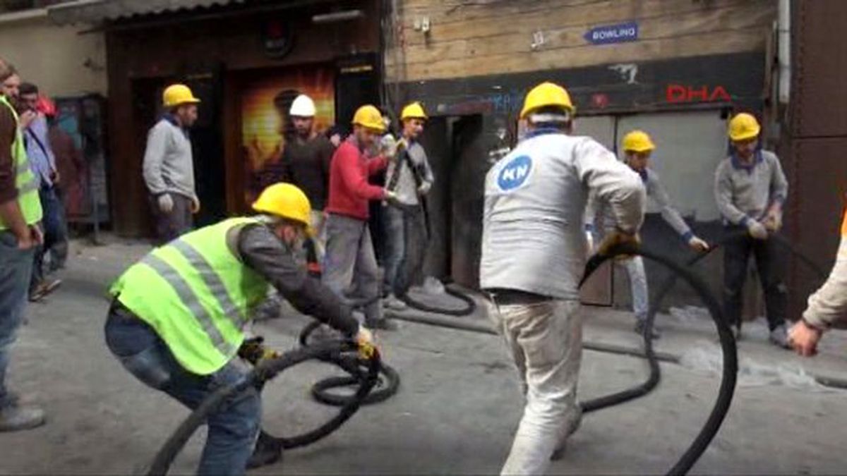 Emek Sineması\'nda Yangın Paniği
