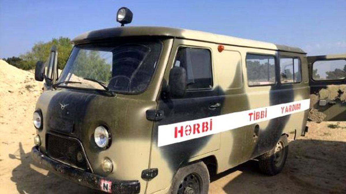 Ermenistan, Cephe Hattında Yaralı Taşıyan Ambulansı Vurdu