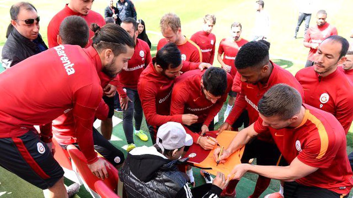 Galatasaray\'dan Örnek Mücadeleye, Anlamli Buluşma!