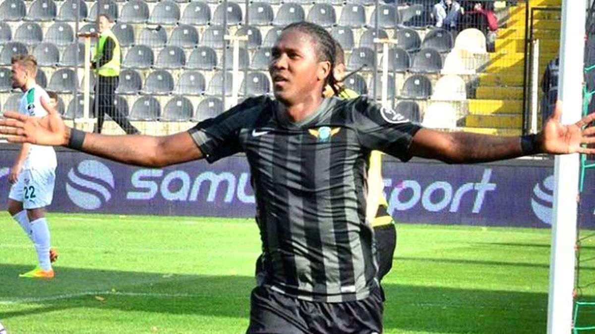 Galatasaray, Golcü Rodallega'yı Transfer Ediyor