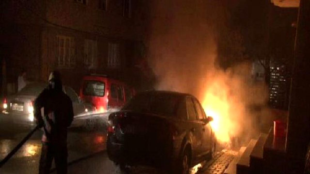 İstanbul'un 3 İlçesinde 23 Araç Kundaklandı