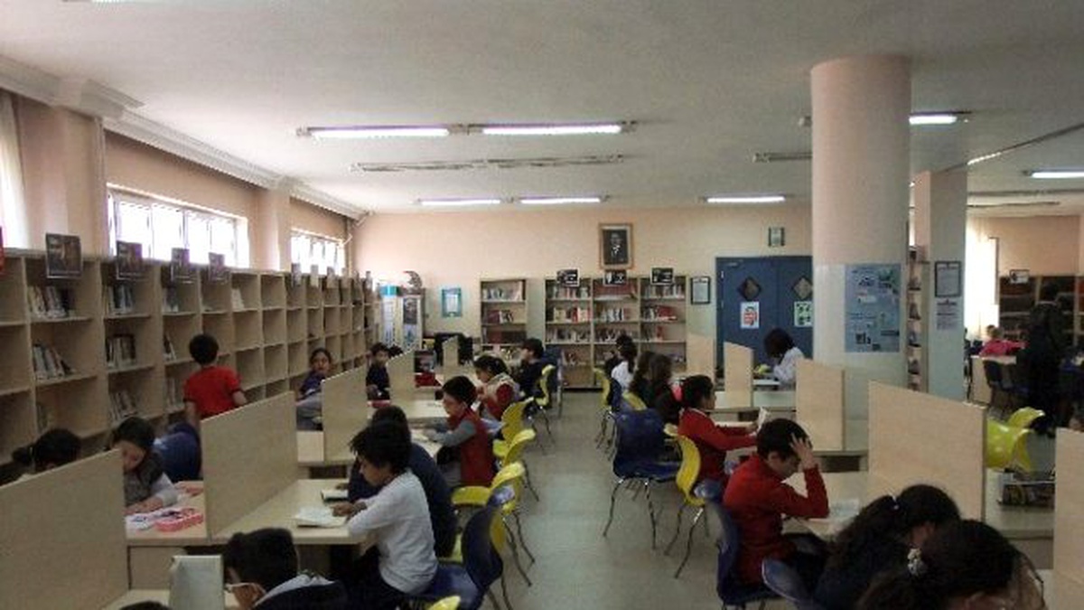 Gkv\'li İlkokul Öğrencileri Kitap ve Öyküler Yazdı
