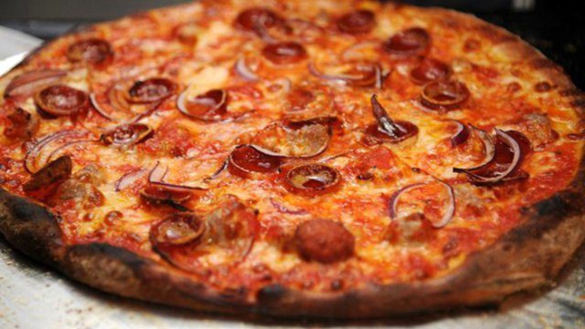 Hatayı Yakalayıp Bedava Pizza Yemenin Yolunu Buldu, Pişman Olup Parasını Verdi