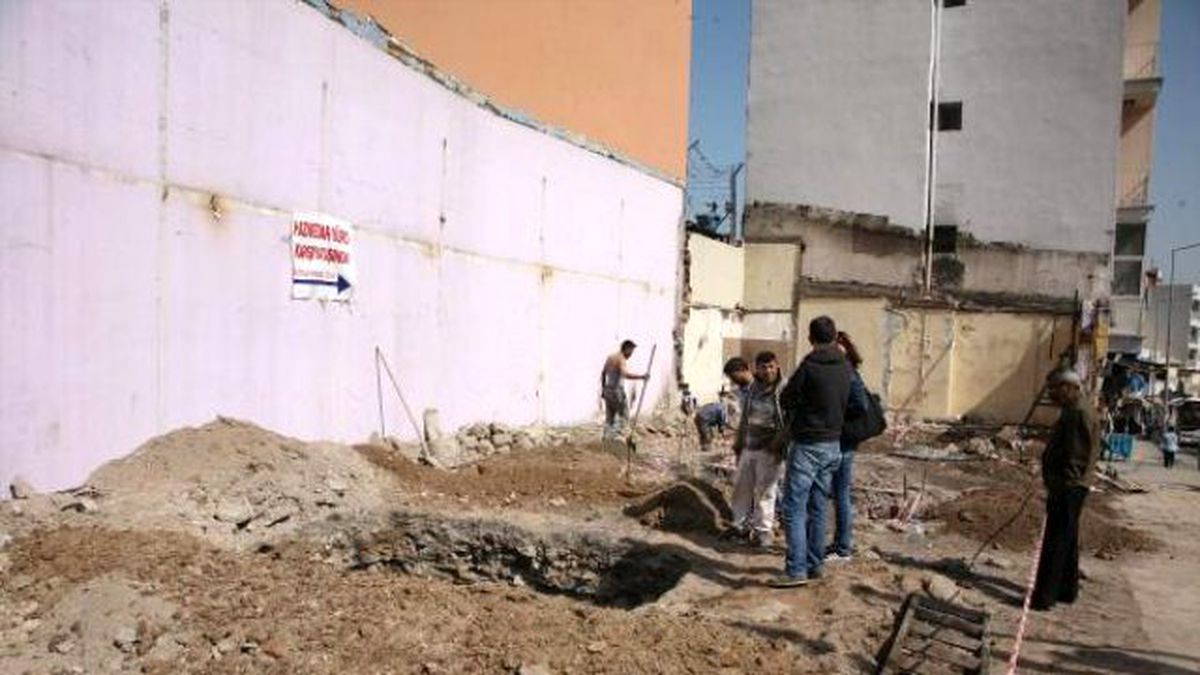 İzmir\'de İnşaat Kazısında Tarih Çıktı