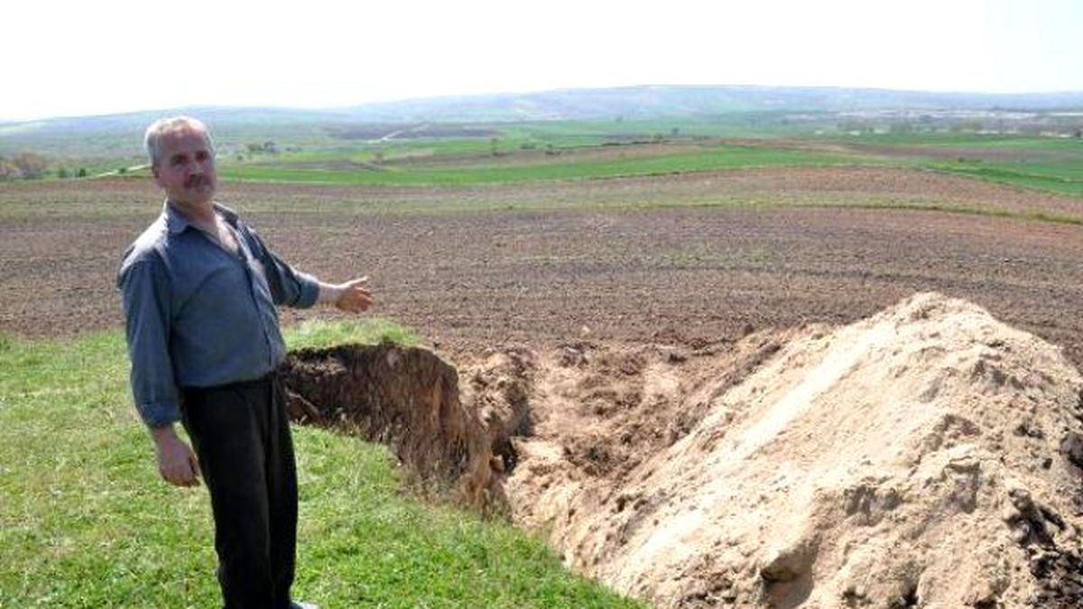 İş Makinesiyle Höyükte Define Aradılar