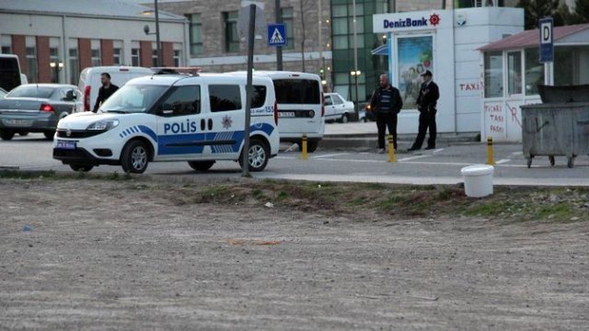Jandarma Binası Yakınındaki Şüpheli Boya Kovası Paniğe Neden Oldu