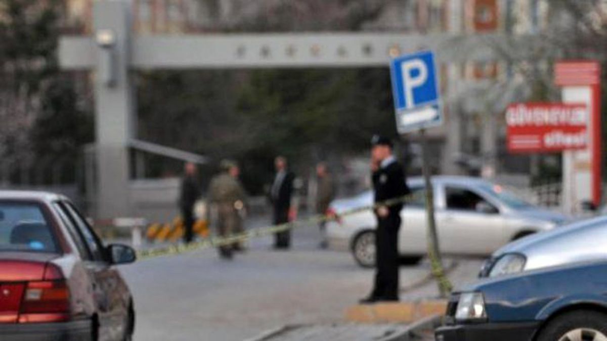Jandarma Binası Yakınlarındaki Plastik Kova Endişe Yarattı