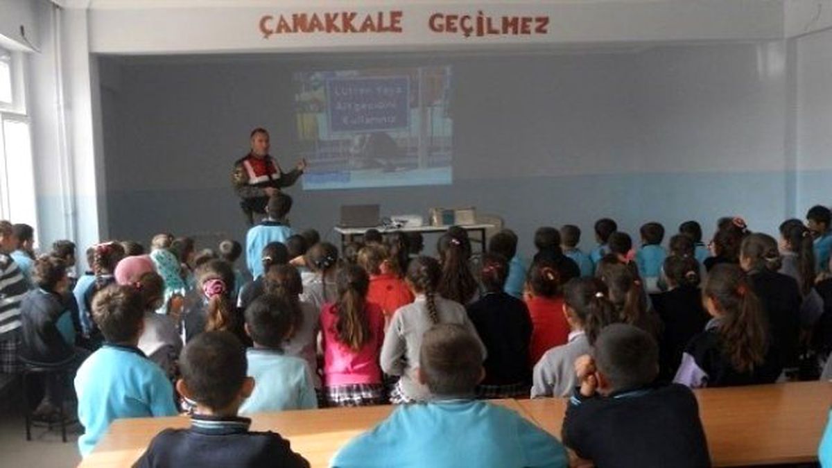 Jandarmadan Öğrencilere Trafik Dersi