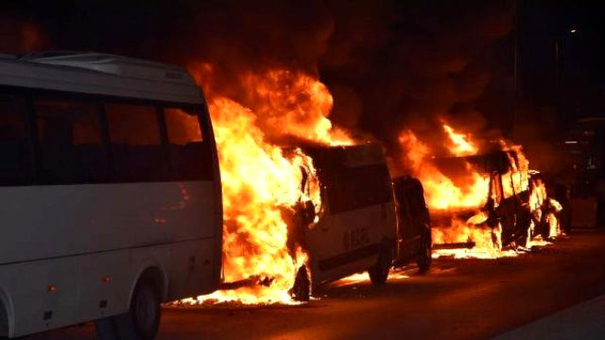 Kağıthane\'de 5 Araç Kundaklandı