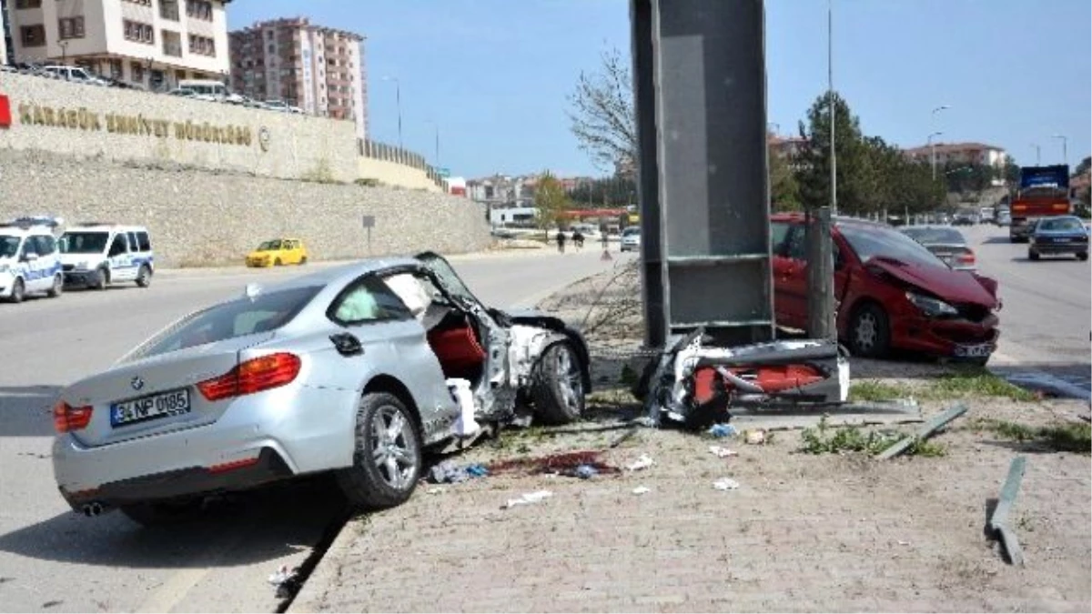 Karabük\'te Trafik Kazası: 1\'i Ağır, 2 Yaralı