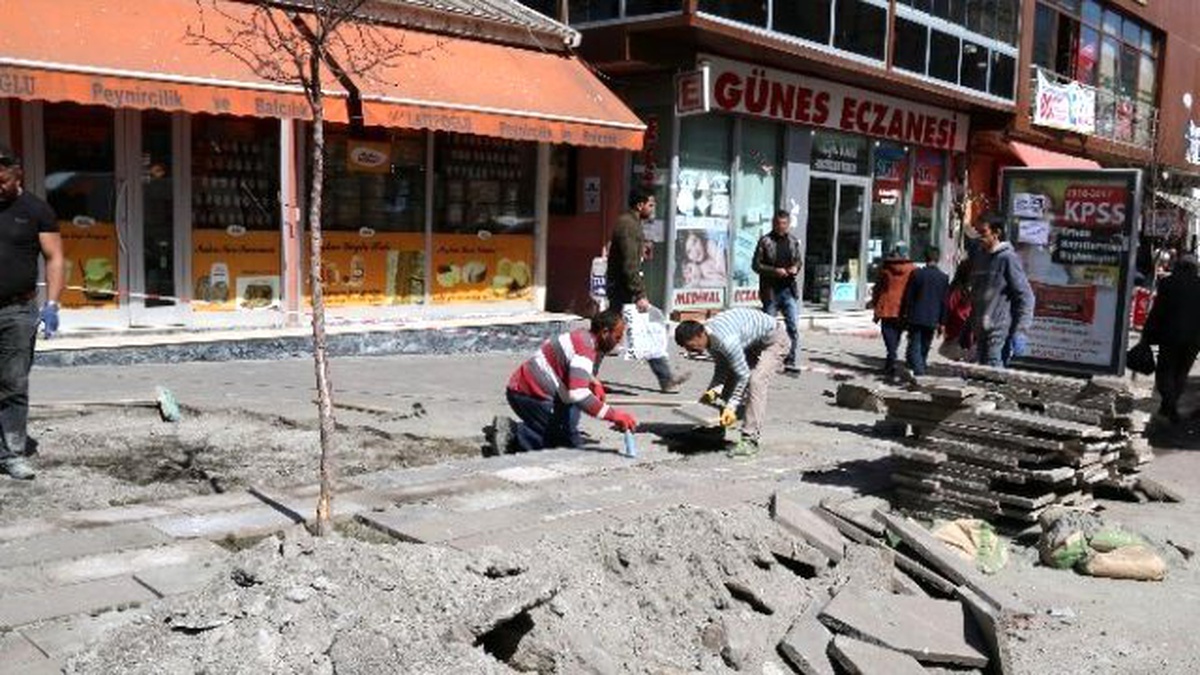 Kars Belediyesi Kaldırım Çalışmalarına Başladı