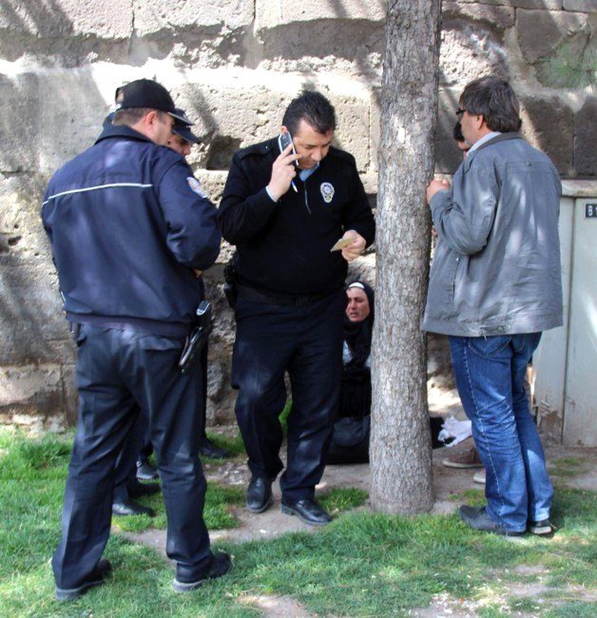 Kendine Zarar Veren Kadın Hastaneye Kaldırıldı