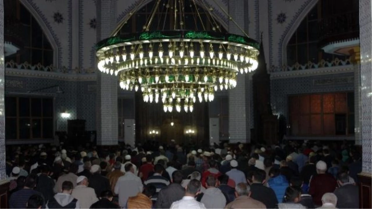 Kırşehir\'de Hoca Ahmed Yesevi Camii Merkezli Regaip Kandili Karşılandı