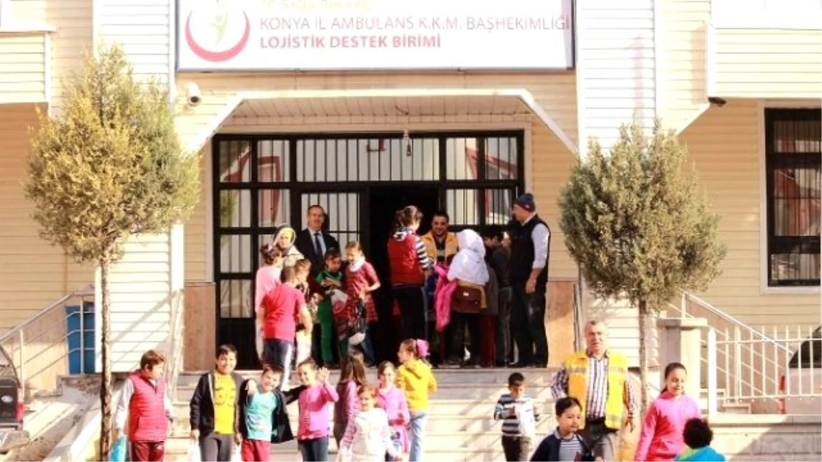 Konya\'da 112 Acil Yardım Çalışanları Şivlilik Dağıttı