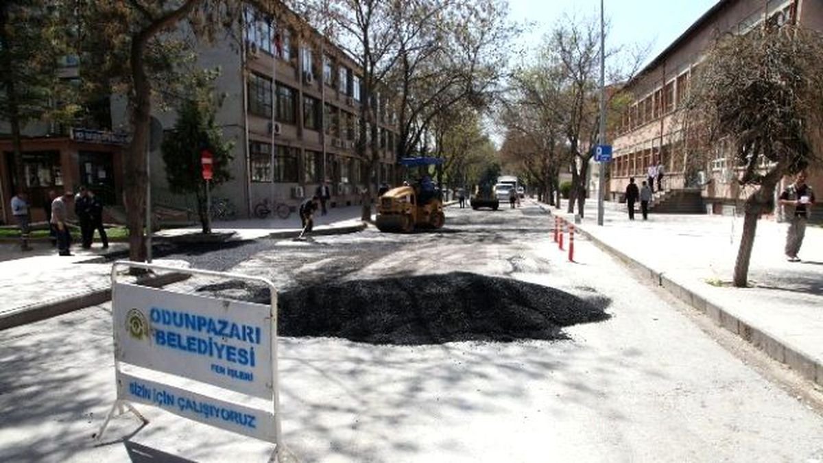 Müftülük Sokağa 16 Ton Asfalt