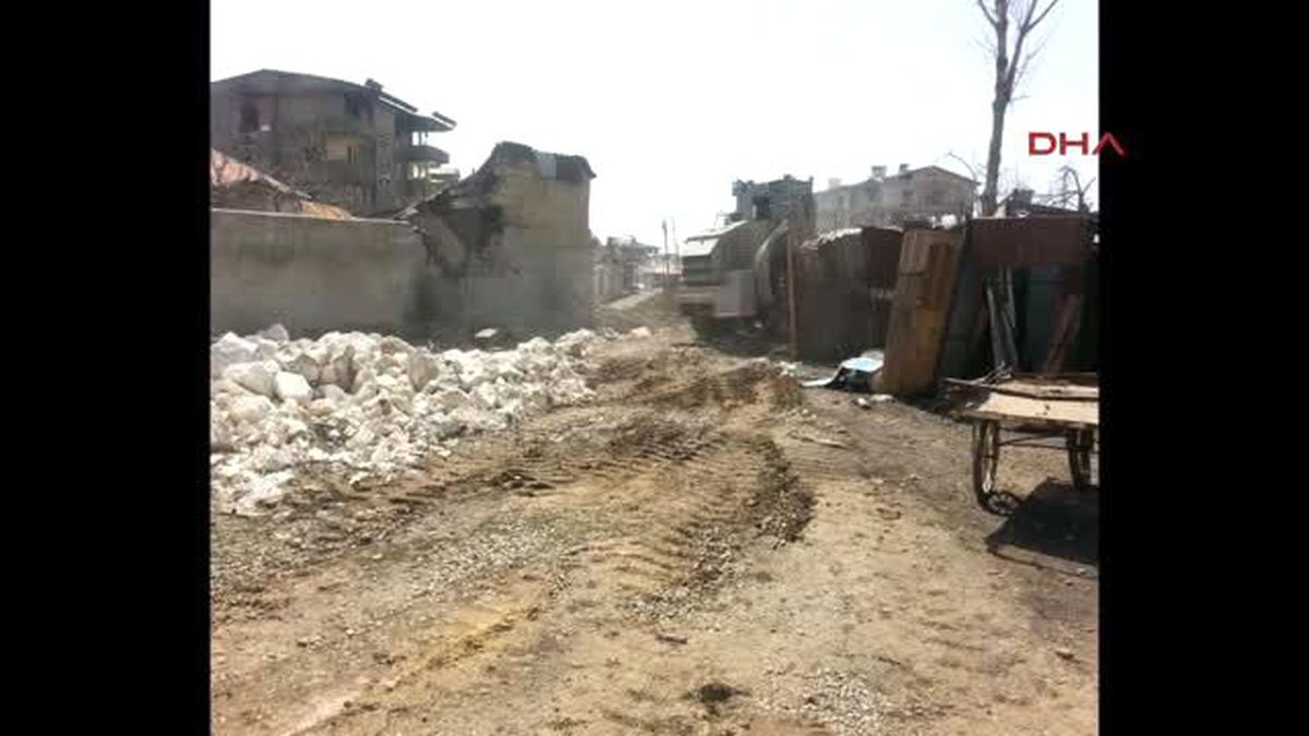 Nusaybin\'de PKK\'lılar Tarafından El Yapımı Patlayıcı Yapmak Amacıyla Kullanılan Boş Tüpler Ele...