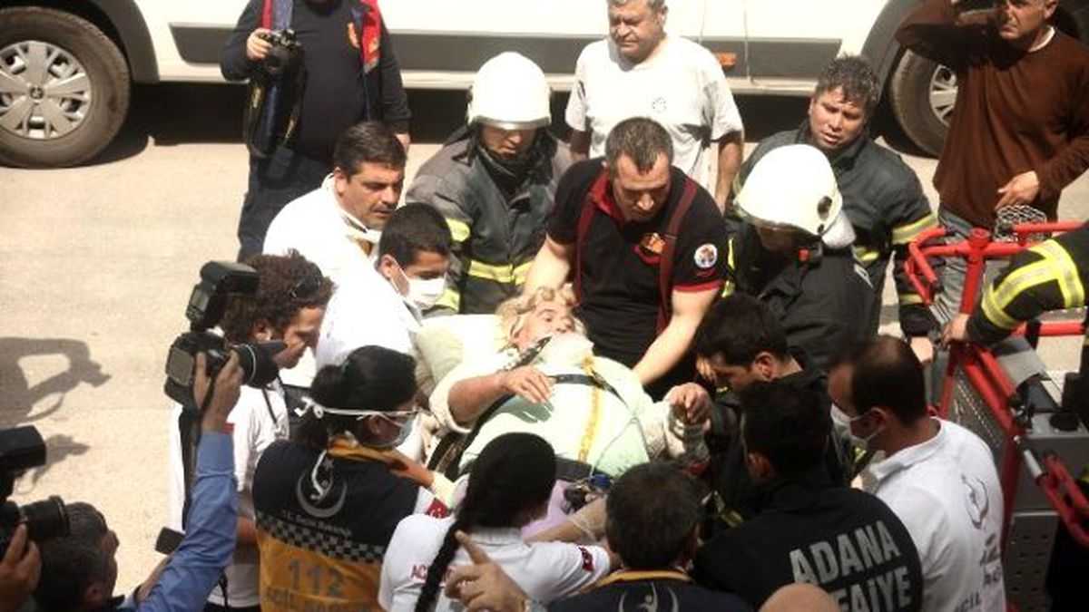 Obezite Hastası Kadın ile Yavru Kedileri İtfaiye Kurtardı