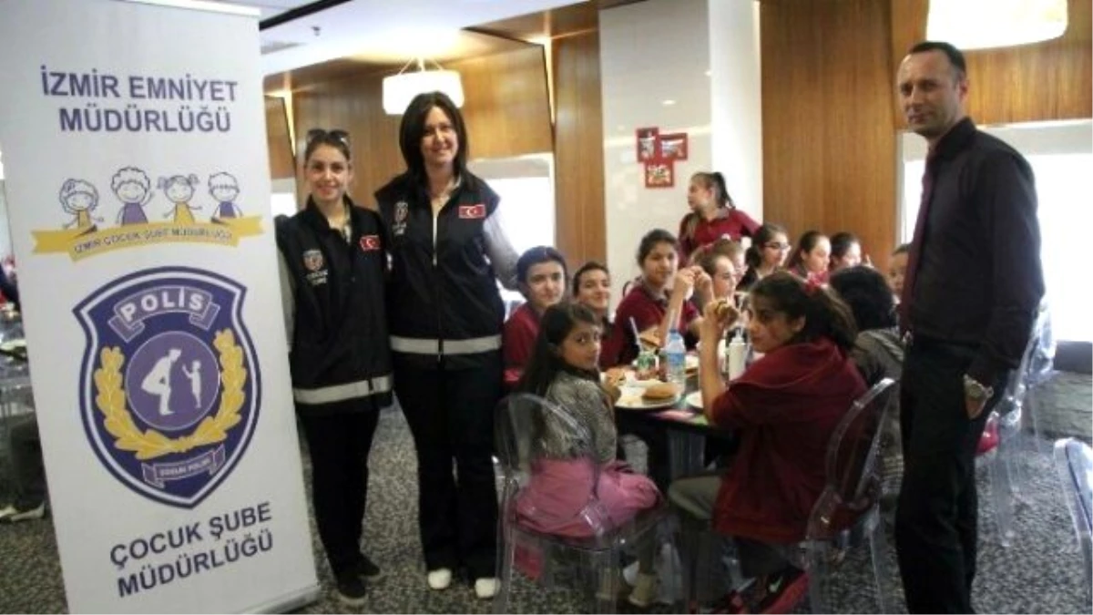 Polis Ağabey ve Ablaları Çocukları Bowlinge Götürdü