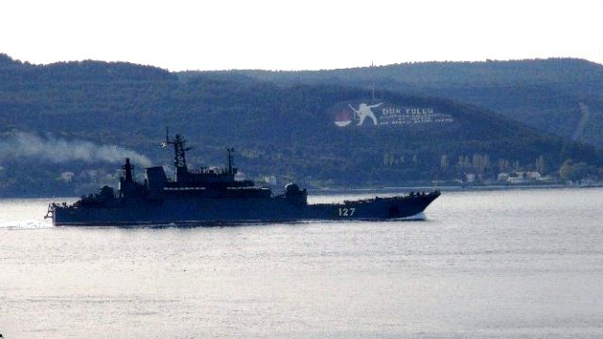 Rus Savaş Gemisi Çanakkale Boğazından Geçti