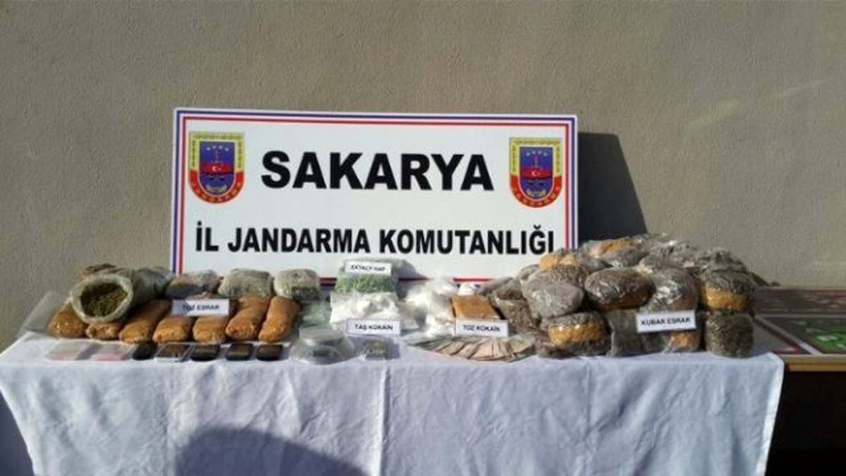 Sakarya ve İstanbul\'da Eş Zamanlı Uyuşturucu Operasyonu
