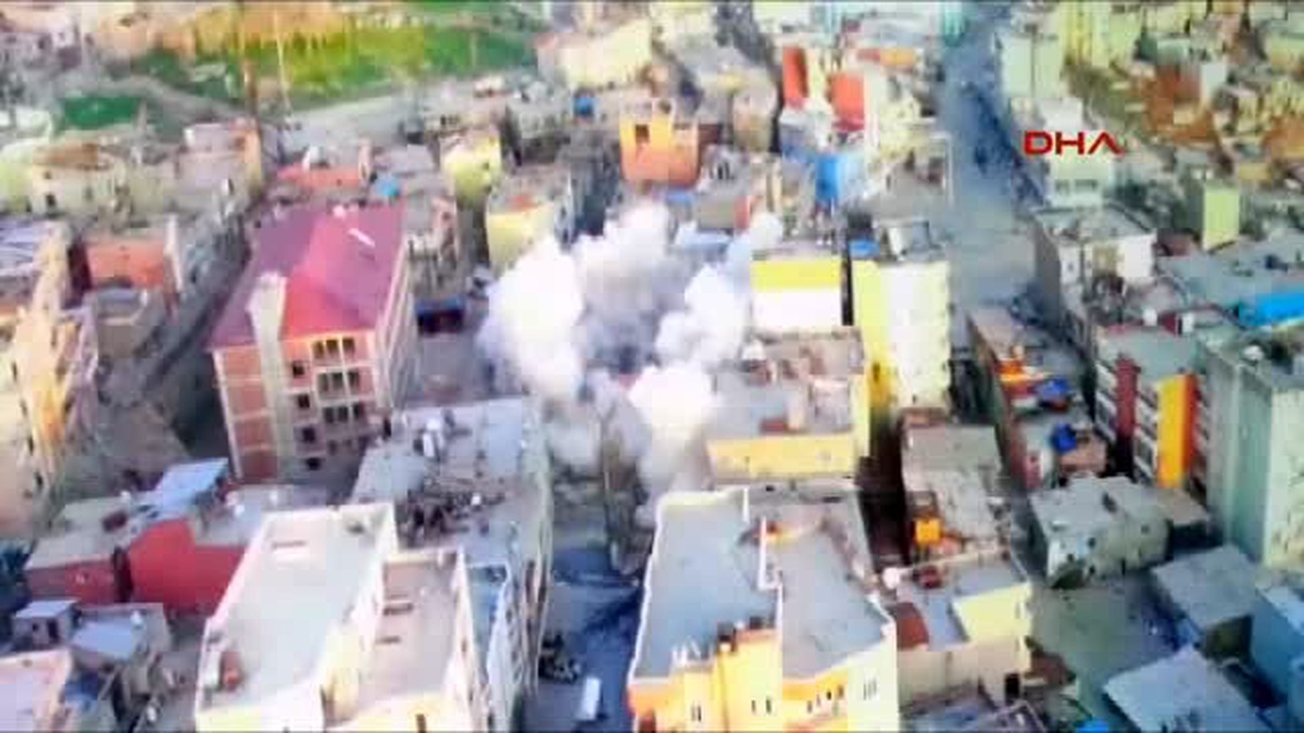Şırnak\'ta Tuzaklanan El Yapımı Patlayıcılar Kontrollü Şekilde İmha Edildi, Bina Çöktü