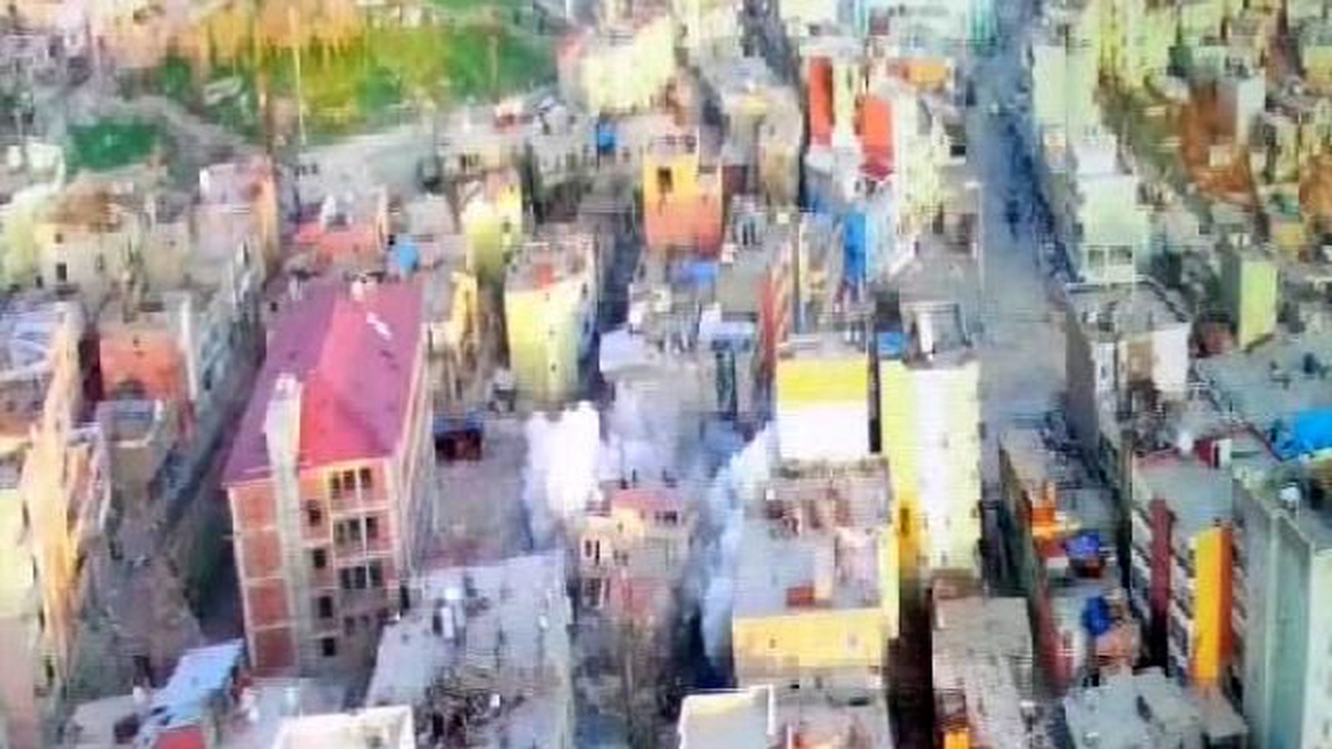 Şırnak\'ta Tuzaklanan El Yapımı Patlayıcılar Kontrollü Şekilde İmha Edildi, Bina Çöktü