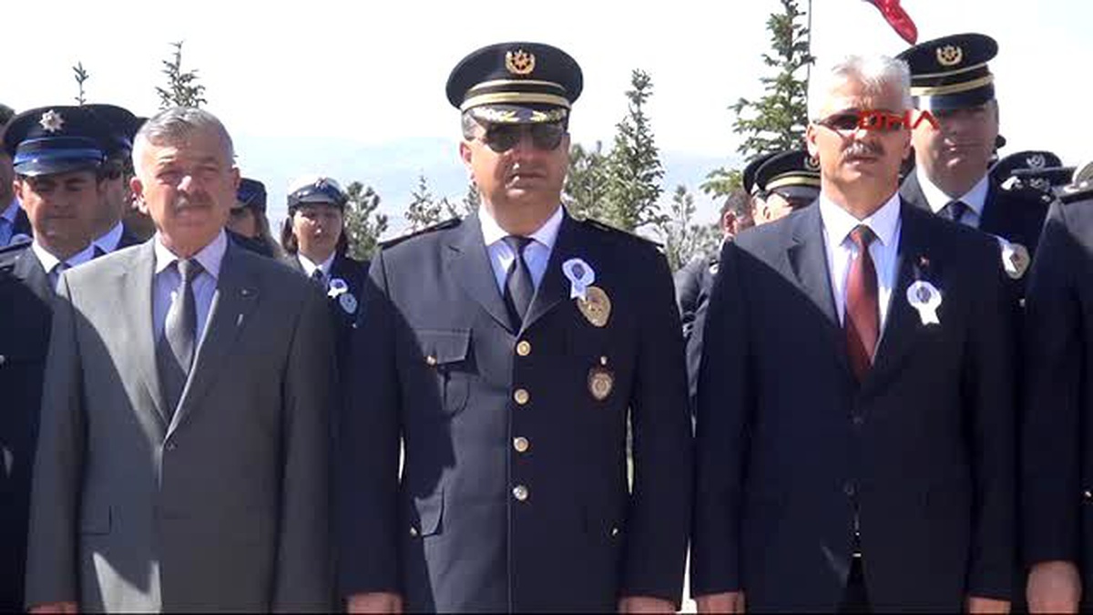 Sivas Polislerden Şehitlik Ziyareti