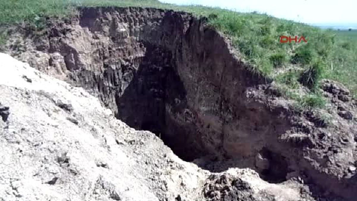 Tekirdağ - İş Makinesiyle Höyükte Define Aradılar