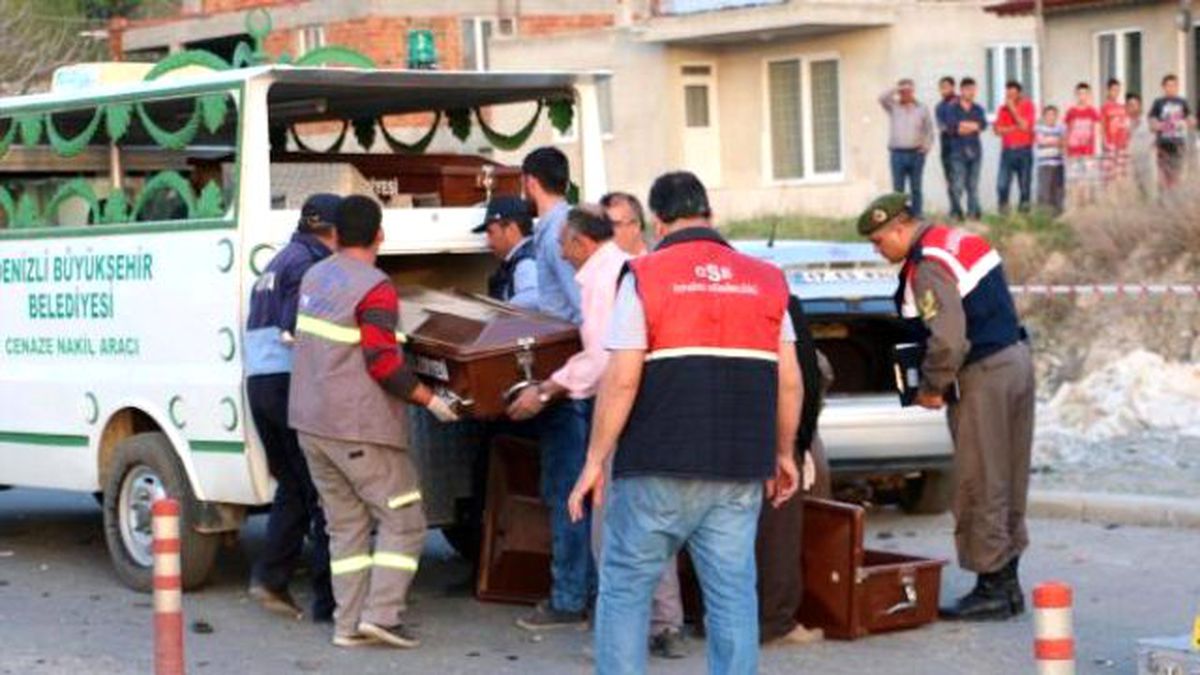 Üç Otomobil Çarpıştı, 3 Ölü, 4 Yaralı