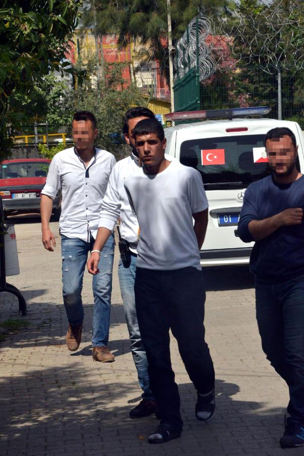 Uyuşturucu Şüphelisi Polis Aracına Çarpınca Yakalandı
