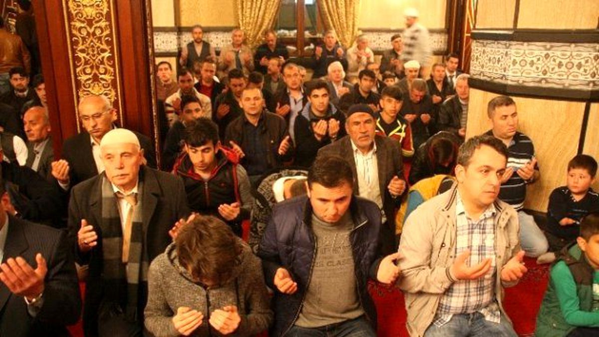 Yozgat\'ta Regaip Kandili\'nde Camiler Doldu