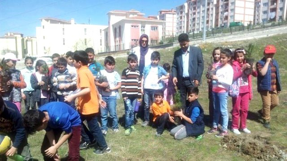 Yozgat TOKİ Ortaokulu Öğrencileri Şehitler İçin Fidan Dikti
