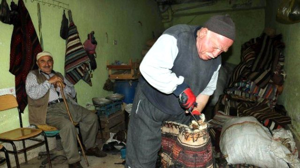60 Yaşındaki Semerci Teknolojiye Meydan Okuyor