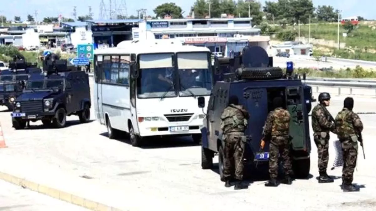 Kilis\'te Rehin Alınan Suriyeli Aileyi Jandarma Operasyonla Kurtardı