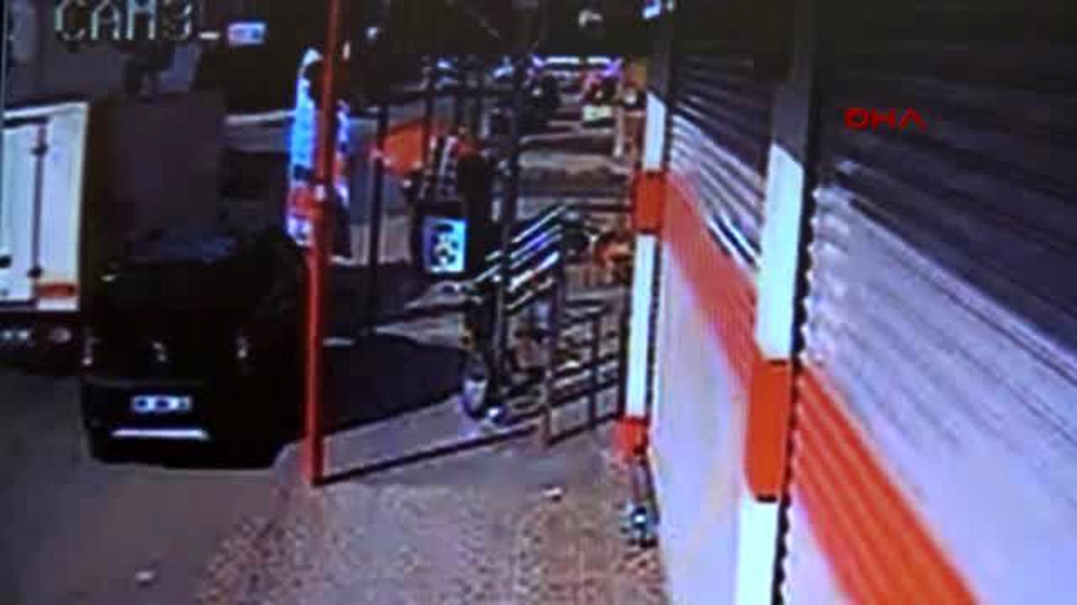 Adana PTT Şubesi\'nde Maskeli, Silahlı Soygun