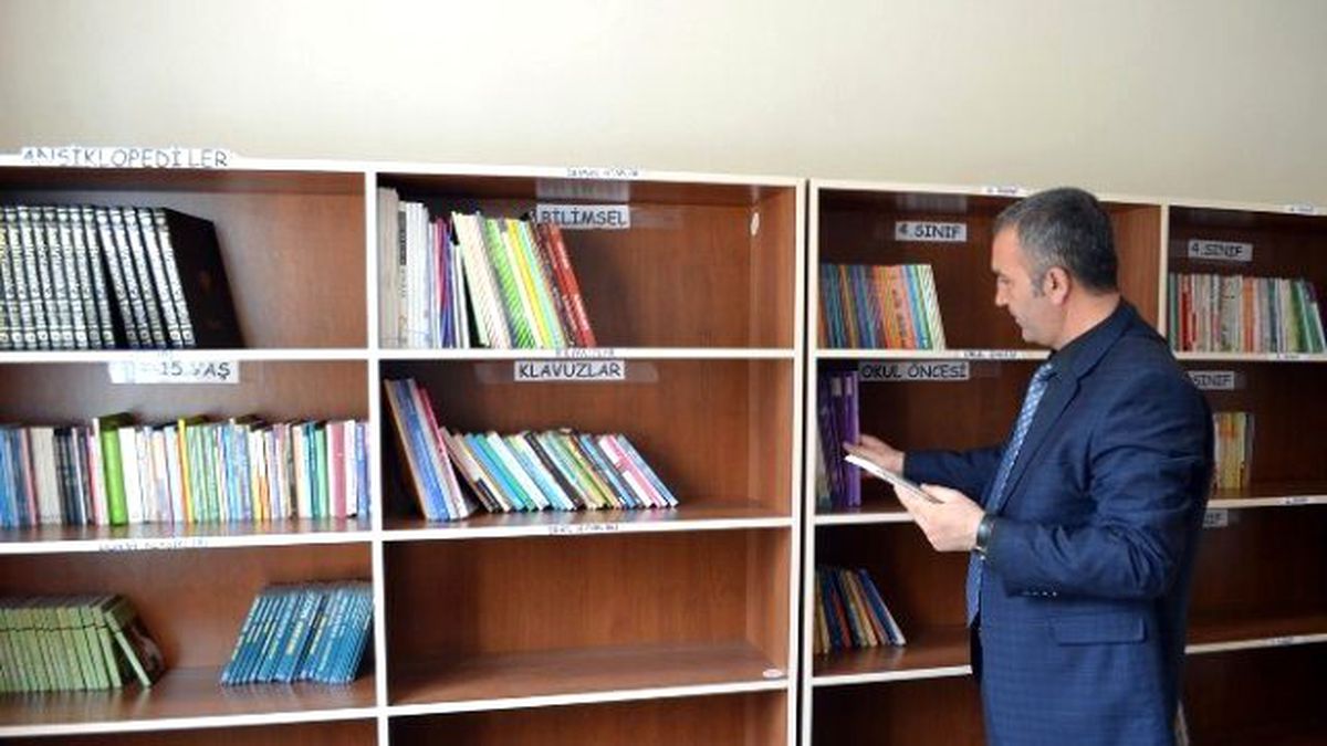 Adilcevaz\'da Okul Aile Birliği Kütüphane Kurdu