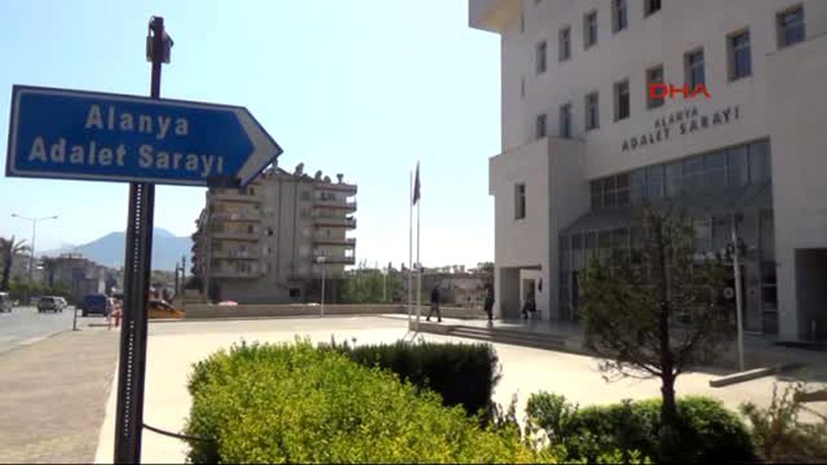Alanya - Norveçli Turistler \'Macera\' Olsun Diye Çanta Çalmış