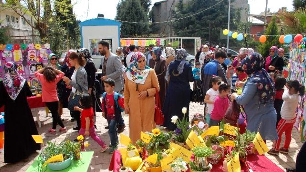 Anaokulunda, "Bitkimi Yetiştiriyorum" Projesi