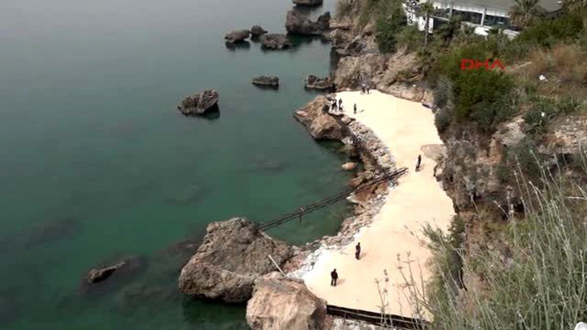 Antalya Beton Dökülen Plajda Yıkım