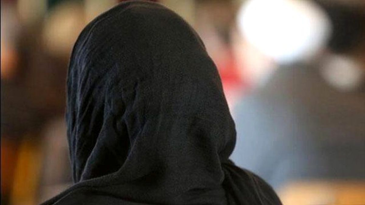 Avusturya\'da "Başörtülü Bakan" Tartışması
