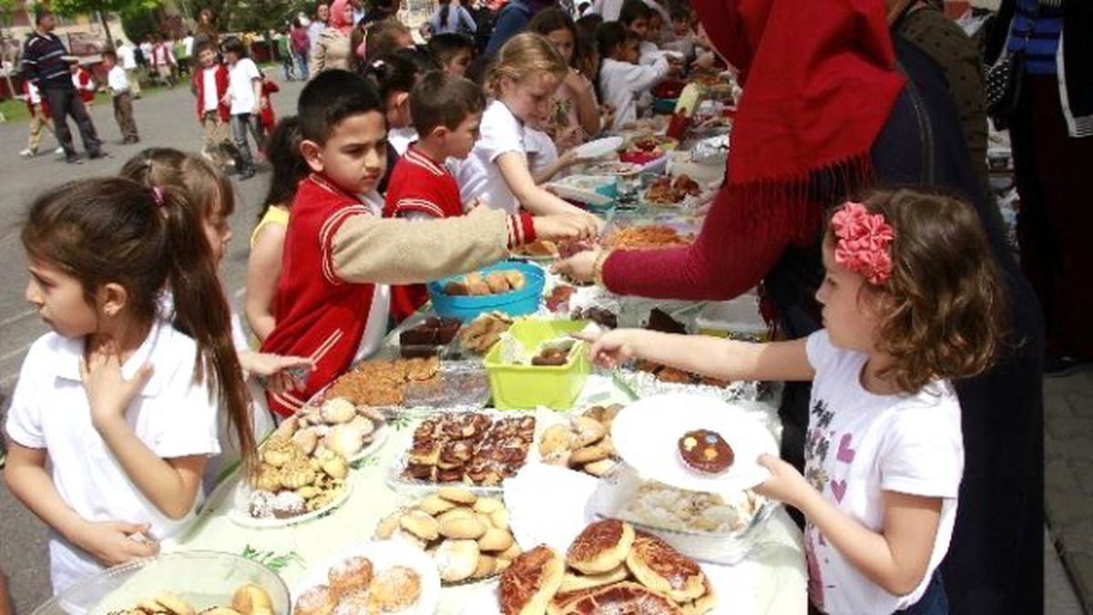 Balıkesir\'de Anne Eli Kermesi