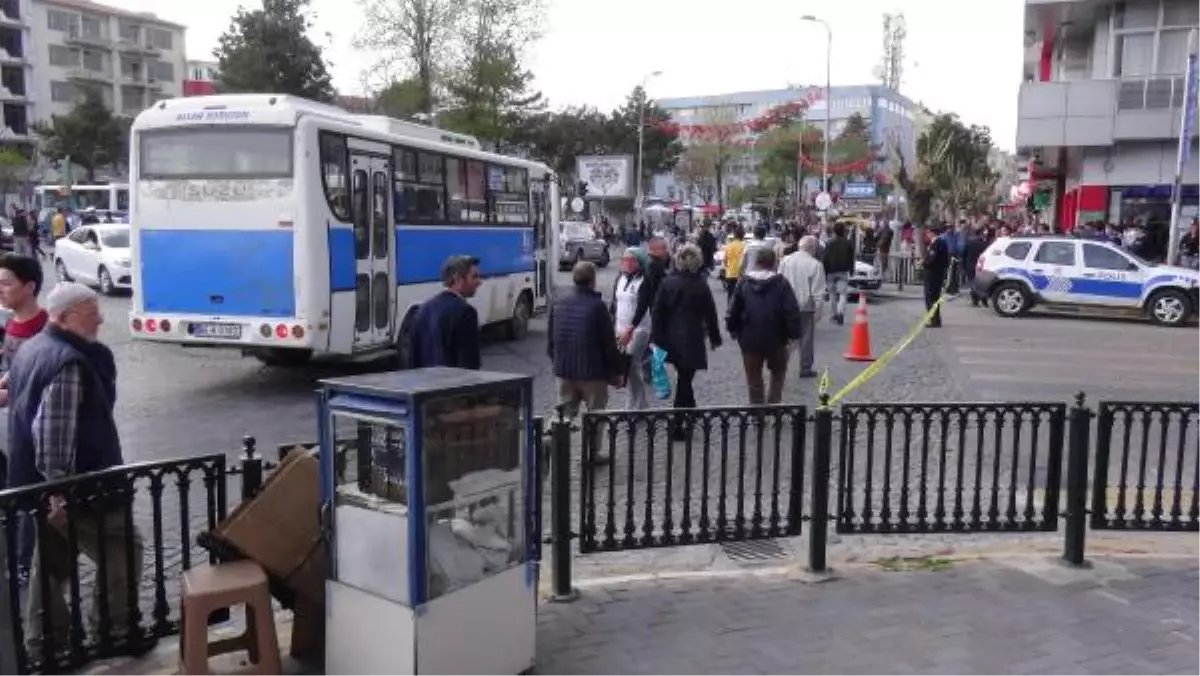 Cadde Üzerine Bırakılan Eşyalar Tedirginlik Yarattı